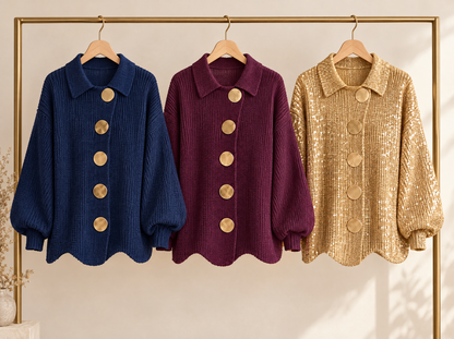 Margaux vest in donkerblauw, bordeaux en goud aan een kledingrek