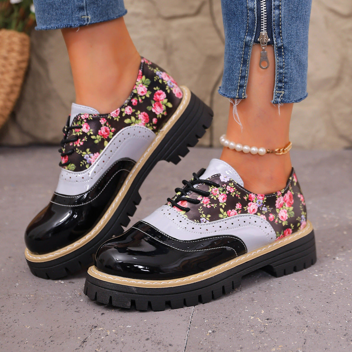 Maverno™ Rosalie | Veterschoenen met Bloemenprint.